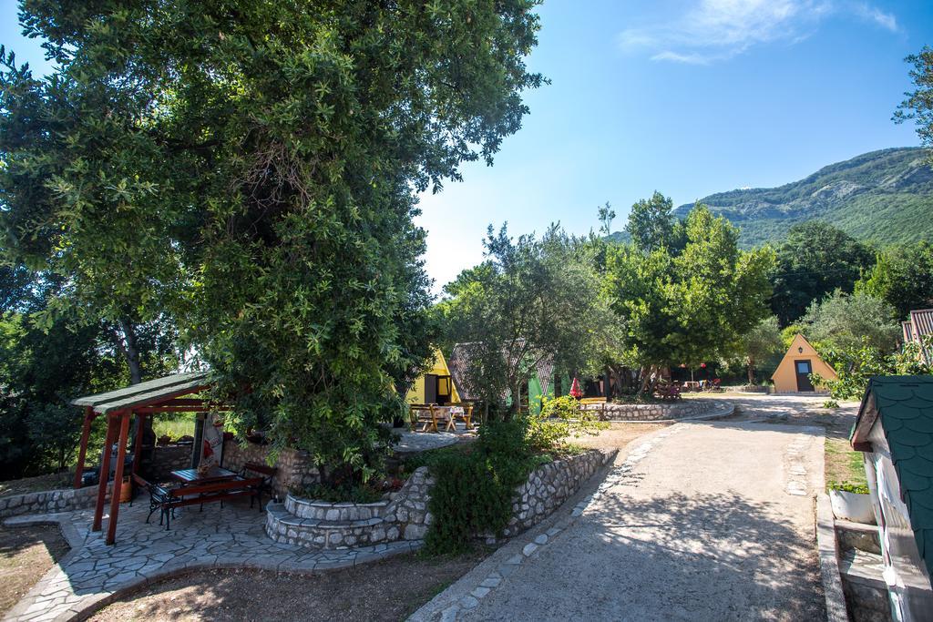 Apartments And Bungalows Mimoza Baosici Herceg Novi Buitenkant foto