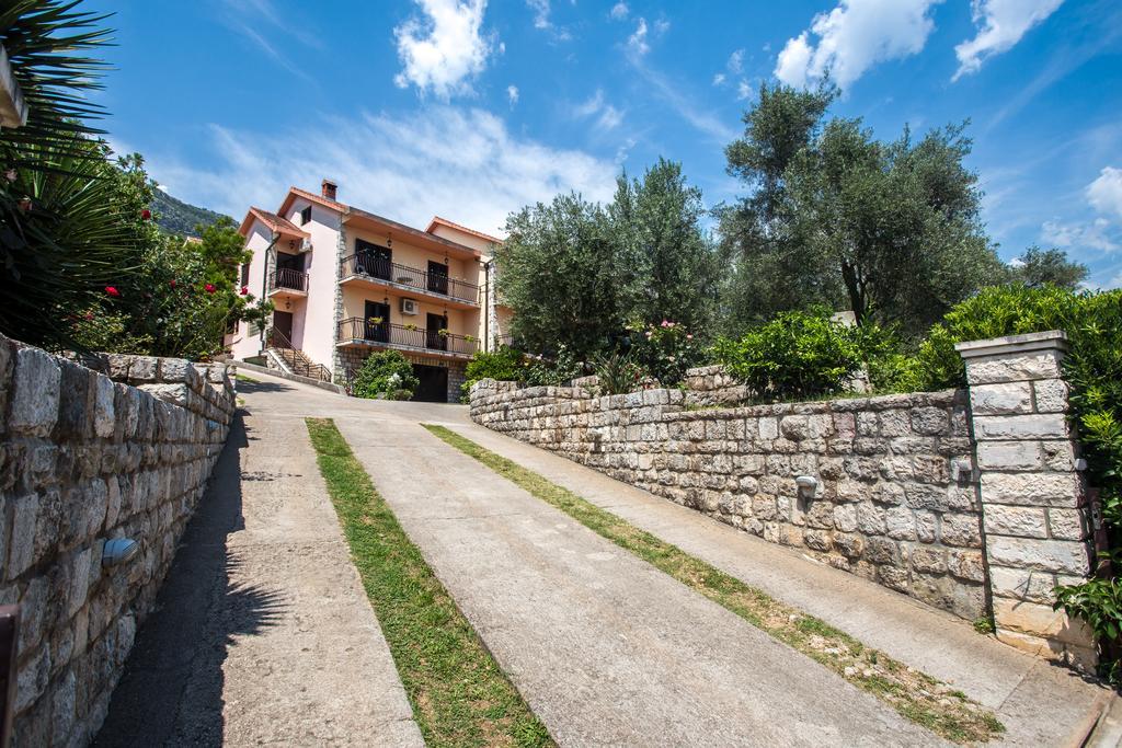 Apartments And Bungalows Mimoza Baosici Herceg Novi Buitenkant foto