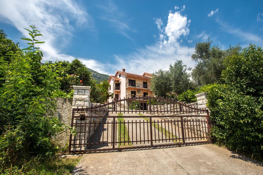 Apartments And Bungalows Mimoza Baosici Herceg Novi Buitenkant foto