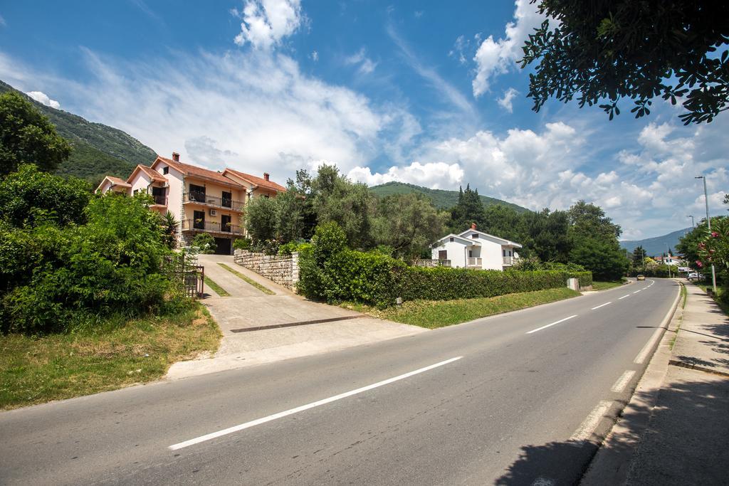Apartments And Bungalows Mimoza Baosici Herceg Novi Buitenkant foto