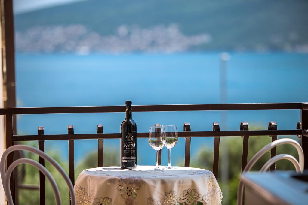Apartments And Bungalows Mimoza Baosici Herceg Novi Buitenkant foto