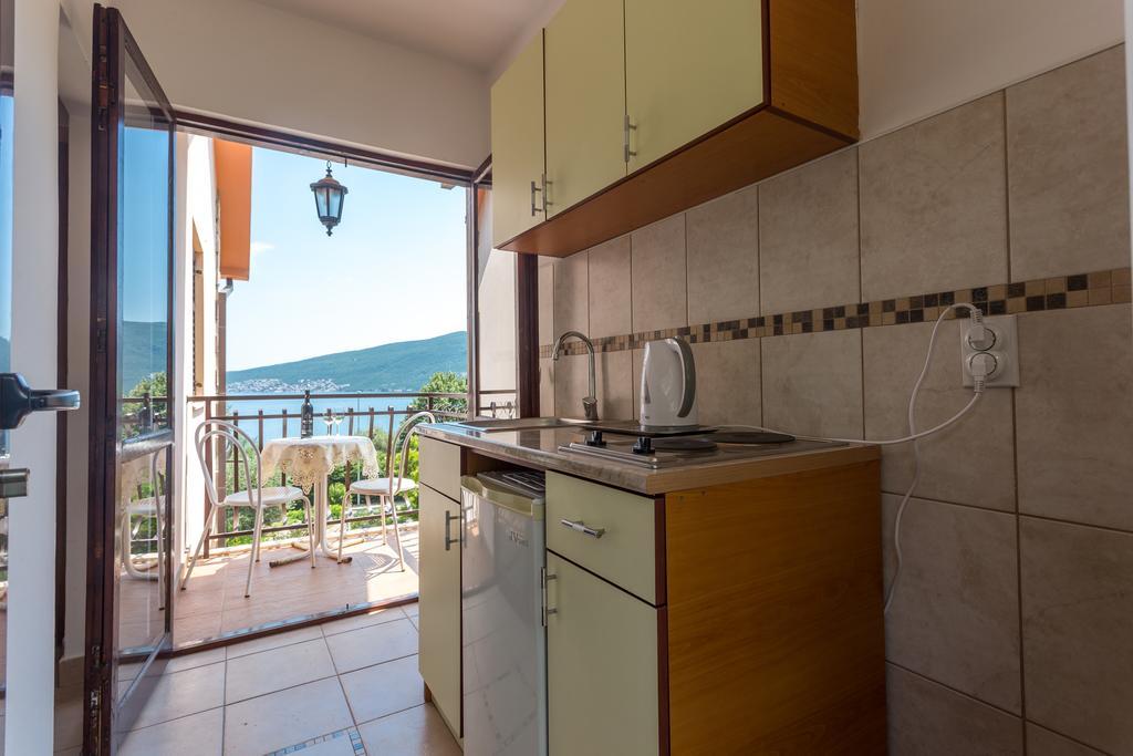 Apartments And Bungalows Mimoza Baosici Herceg Novi Buitenkant foto