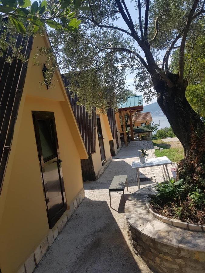 Apartments And Bungalows Mimoza Baosici Herceg Novi Buitenkant foto